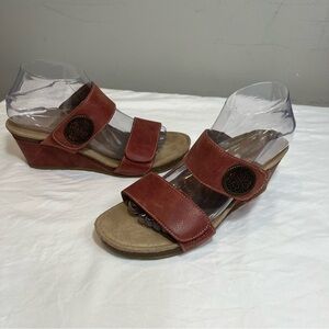 Aetrex Arielle rust red leather 2 adjustable strap wedge sandals size 8.5